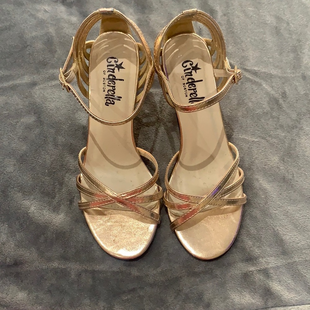 Cinderella Of Boston 2 3/4 inch heal SIZE 4